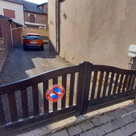 Climatise 2 Etoiles, Vue Sur Les Remparts, Centre De Rocroi, Parking Privatif Et Garage Velos דירה *