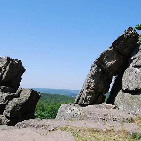Climatise 2 Etoiles, Vue Sur Les Remparts, Centre De Rocroi, Parking Privatif Et Garage Velos דירה *