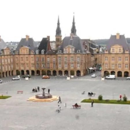 Climatise 2 Etoiles, Vue Sur Les Remparts, Centre De Rocroi, Parking Privatif Et Garage Velos