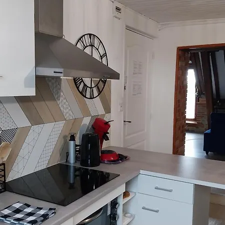 Climatise 2 Etoiles, Vue Sur Les Remparts, Centre De Rocroi, Parking Privatif Et Garage Velos דירה *