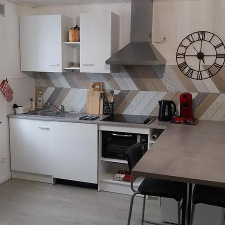 דירה Climatise 2 Etoiles, Vue Sur Les Remparts, Centre De Rocroi, Parking Privatif Et Garage Velos *