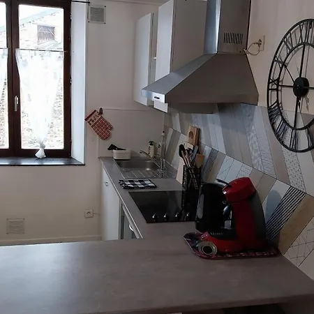 Apartment Climatise 2 Etoiles, Vue Sur Les Remparts, Centre De Rocroi, Parking Privatif Et Garage Velos Rocroi