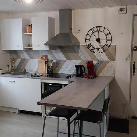 Climatise 2 Etoiles, Vue Sur Les Remparts, Centre De Rocroi, Parking Privatif Et Garage Velos Apartment *