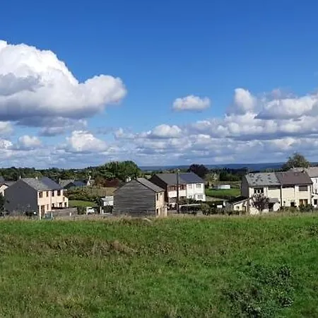 Apartment Climatise 2 Etoiles, Vue Sur Les Remparts, Centre De Rocroi, Parking Privatif Et Garage Velos *