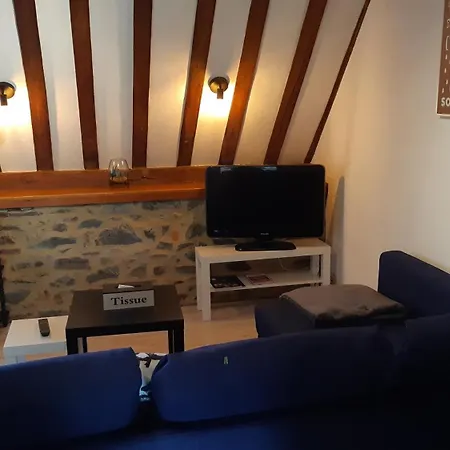 Climatise 2 Etoiles, Vue Sur Les Remparts, Centre De Rocroi, Parking Privatif Et Garage Velos דירה
