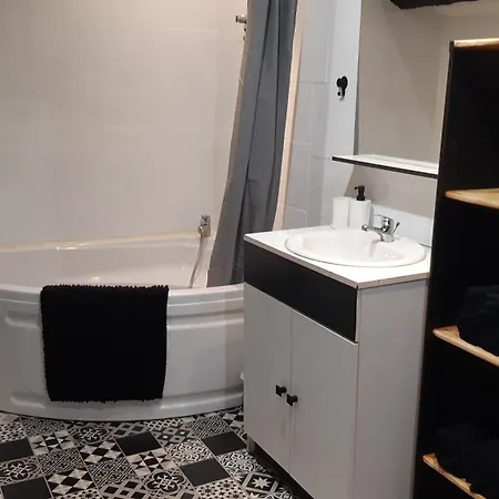 דירה Climatise 2 Etoiles, Vue Sur Les Remparts, Centre De Rocroi, Parking Privatif Et Garage Velos Rocroi