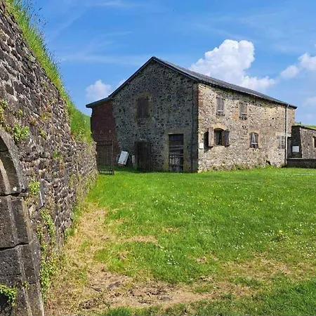 Climatise 2 Etoiles, Vue Sur Les Remparts, Centre De Rocroi, Parking Privatif Et Garage Velos Rocroi